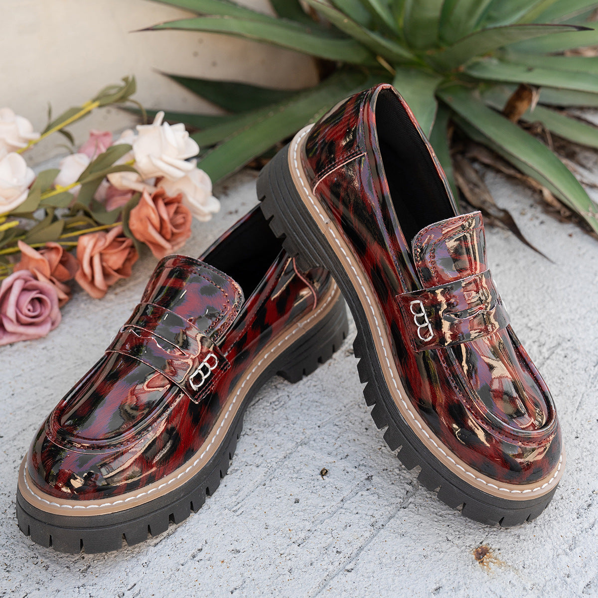 Neue Herbst-Lederschnallen-Lackleder-Leopardenmuster-Vintage Damenschuhe