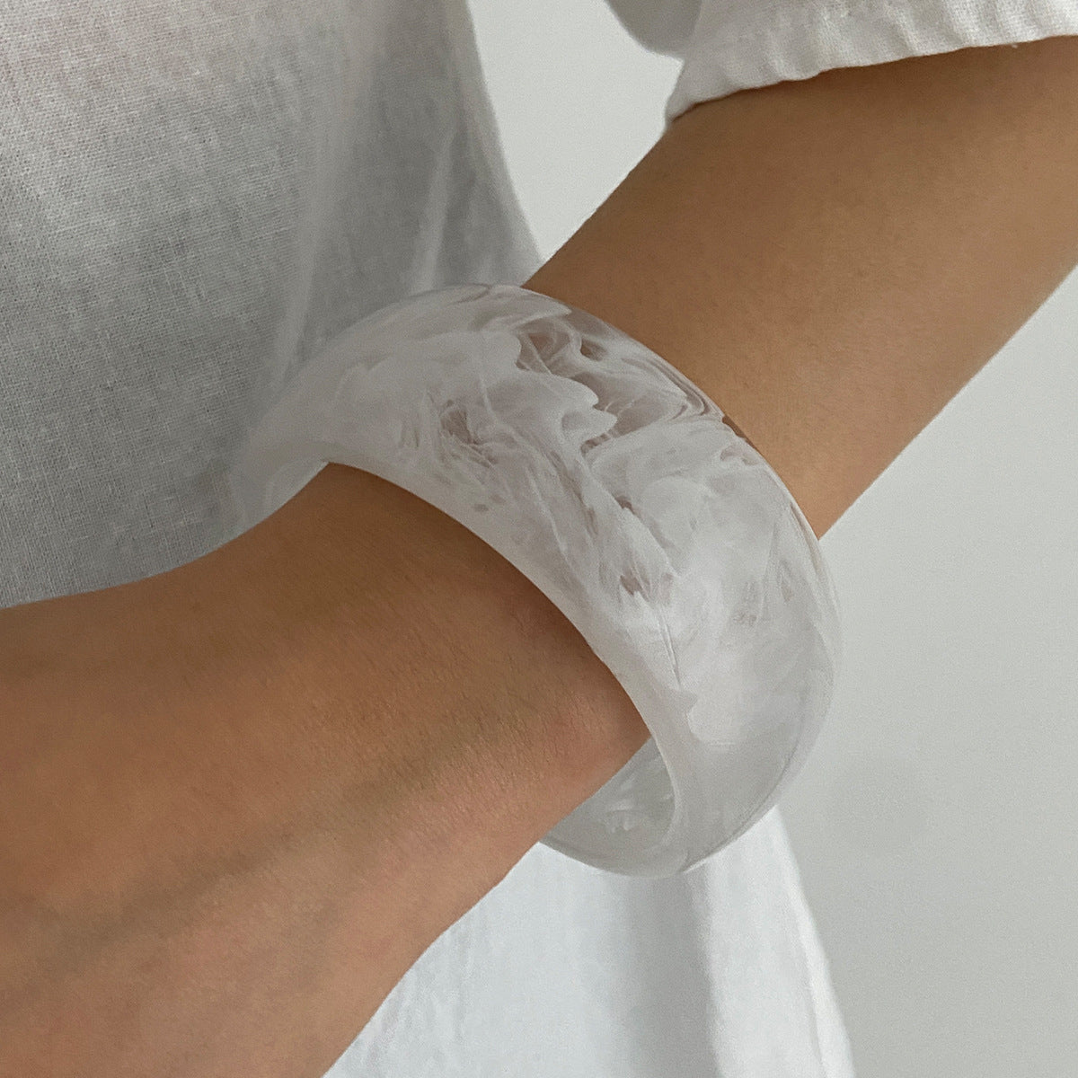 Ombre-textured Acrylic Wide Bracelet For Women
