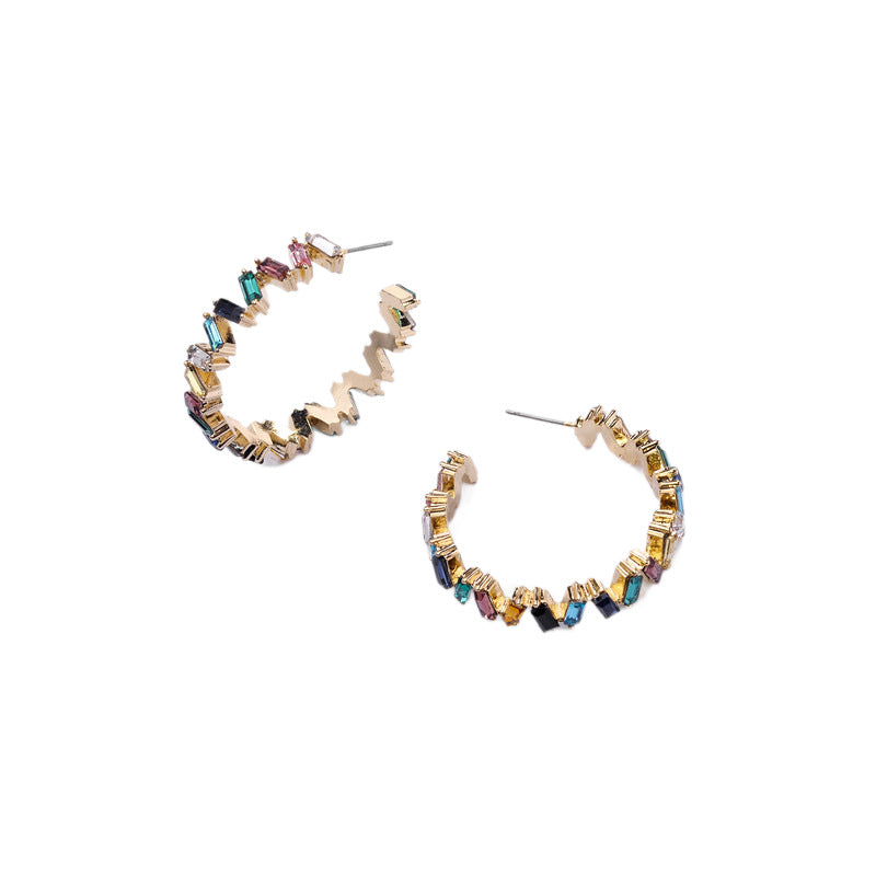 Stylish And Versatile Round Earrings With An Elegant Sophisticated Vibe