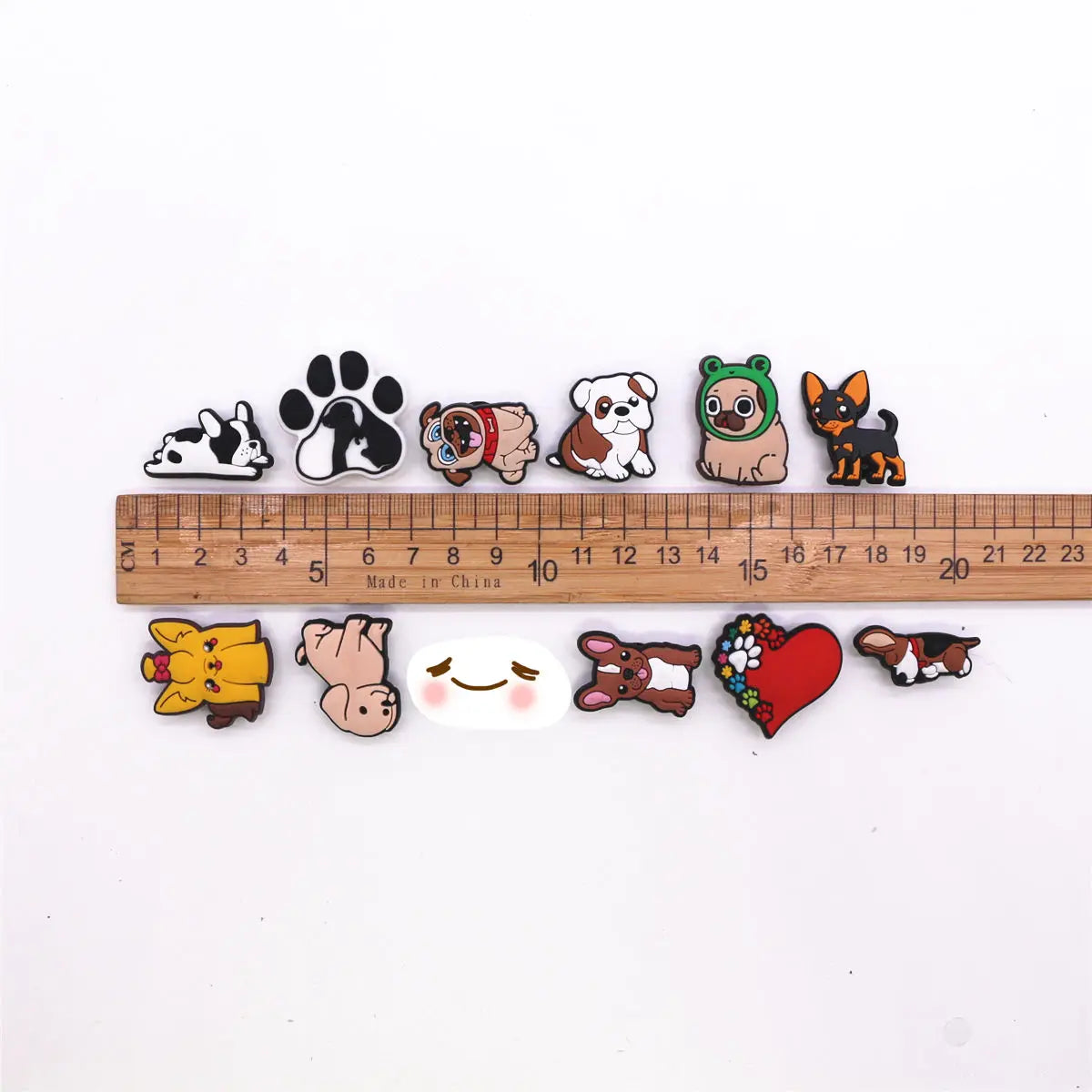 1 Pcs Favorite Pets PVC Shoe Charms Bulldog Labrador Beagle Shapes Shoes Upper Buckle Aceessories Lovely Pug Sandals Decorations