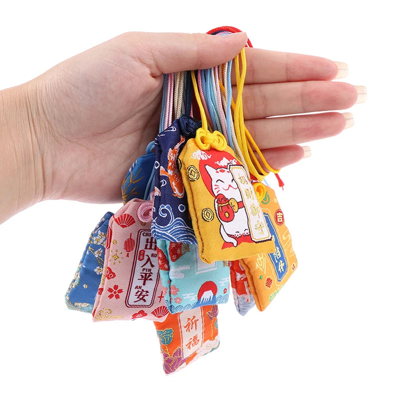1 Stück Kindergeschenk Anhänger Neue Klassische Japanische Gebets-Kaiser-Amulett Omamori Glück Erfolg Arbeitsgott des Reichtums Kleiner Segenbeutel