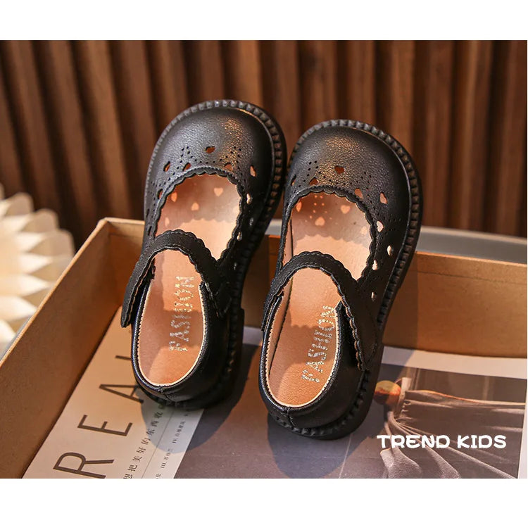 Zapatos de cuero para niña 2025 primavera otoño moda infantil Merceditas con recortes Corazón Princesa Dulces Zapatos de vestir para niños Suaves Elegantes