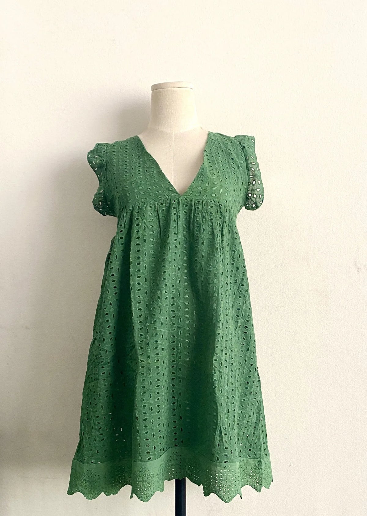 New summer women's fashionable temperament, casual and sexy commuting solid color lace jacquard hollow V-neck dress
