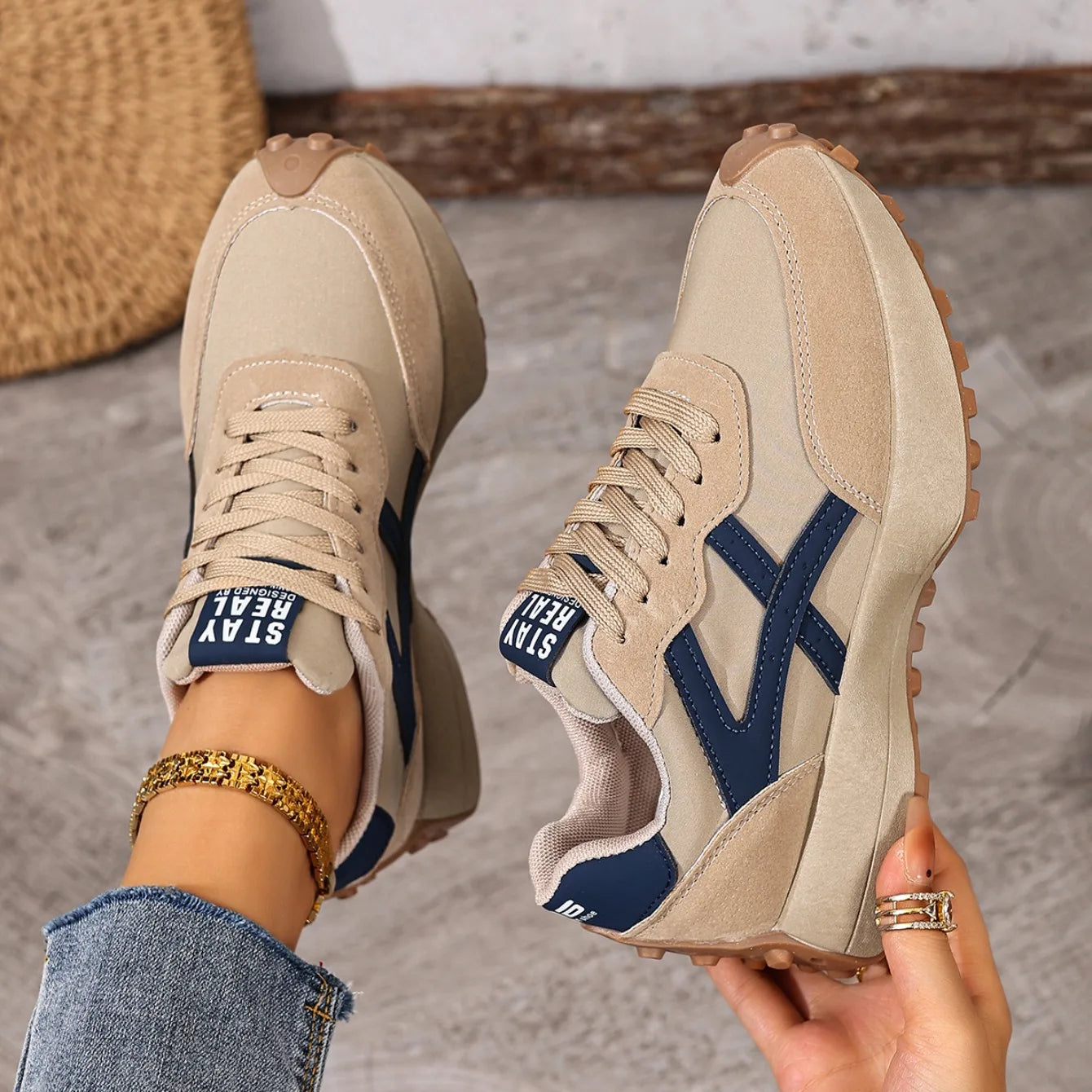 2025 New Women Sneakers Leisure Running Leather Shoes Fashion Designer Sneakers Women Luxury Platform Sports Shoes for Women