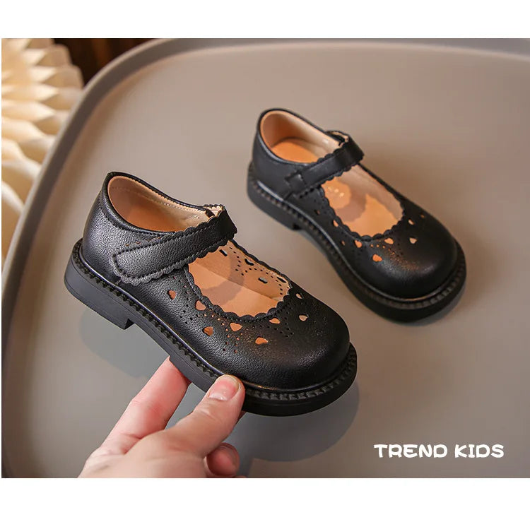 Zapatos de cuero para niña 2025 primavera otoño moda infantil Merceditas con recortes Corazón Princesa Dulces Zapatos de vestir para niños Suaves Elegantes