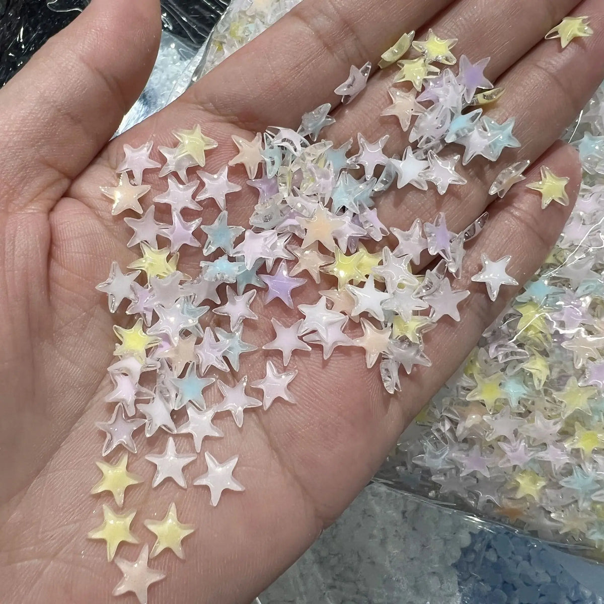 100 Stück Eistransparente Pentagramm Nail Art Charms Harz 3D Glänzende Sterne Nail Art Strass Flatback Edelsteine DIY Nagelzubehör