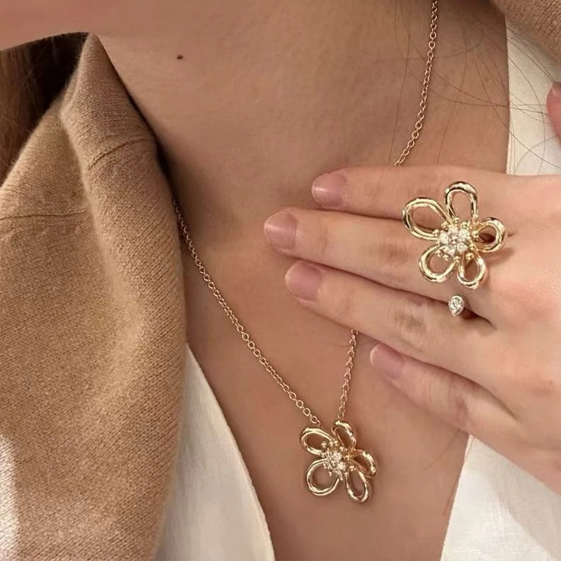 Statement Floral Pendant Necklace for Women, Elegant Large Flower Zircon Accent Choker for Party,Gift, Sparkling Fashion Jewelry