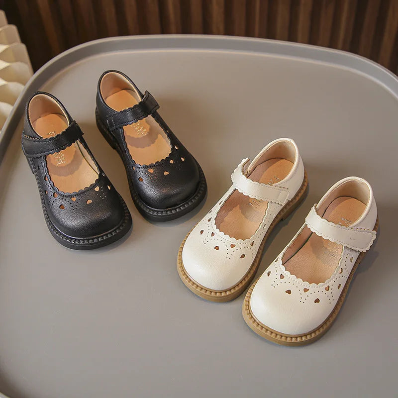 Zapatos de cuero para niña 2025 primavera otoño moda infantil Merceditas con recortes Corazón Princesa Dulces Zapatos de vestir para niños Suaves Elegantes
