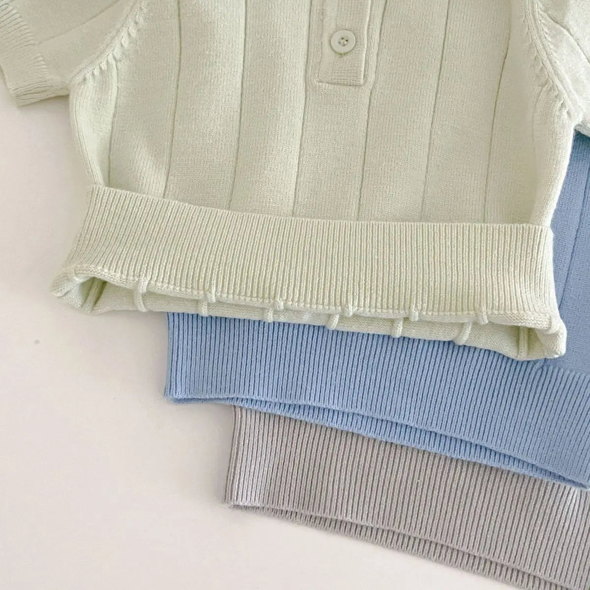 Koreanische Baby-Kapuzen-Tops für Frühling/Sommer 2026, elastisch, mit Umlegekragen, Eisseide, gestrickt, kurzärmlig, dünn, für den Sommer