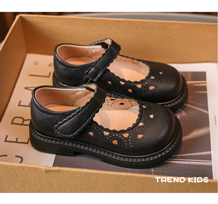 Zapatos de cuero para niña 2025 primavera otoño moda infantil Merceditas con recortes Corazón Princesa Dulces Zapatos de vestir para niños Suaves Elegantes