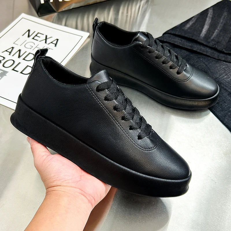 Zapatillas de hombre de moda con suela gruesa, negras y blancas, de cuero suave, zapatos informales de plataforma, zapatos deportivos para caminar, zapatos de trabajo ligeros