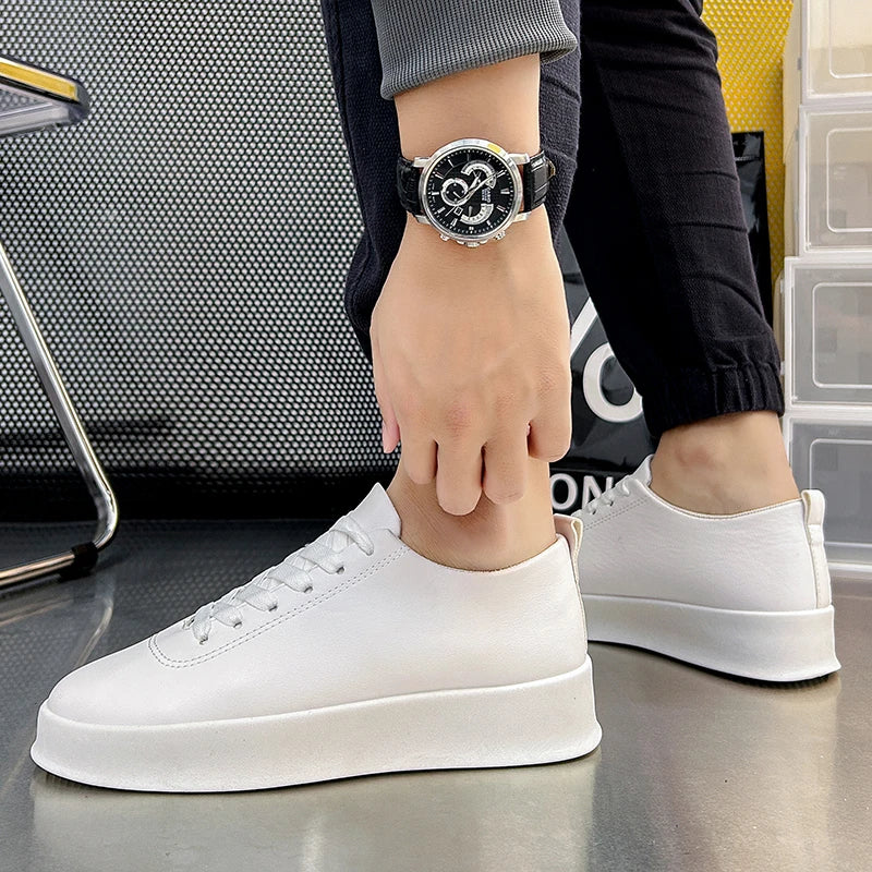 Zapatillas de hombre de moda con suela gruesa, negras y blancas, de cuero suave, zapatos informales de plataforma, zapatos deportivos para caminar, zapatos de trabajo ligeros