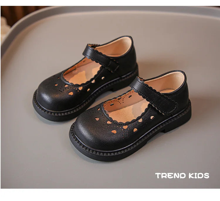 Zapatos de cuero para niña 2025 primavera otoño moda infantil Merceditas con recortes Corazón Princesa Dulces Zapatos de vestir para niños Suaves Elegantes