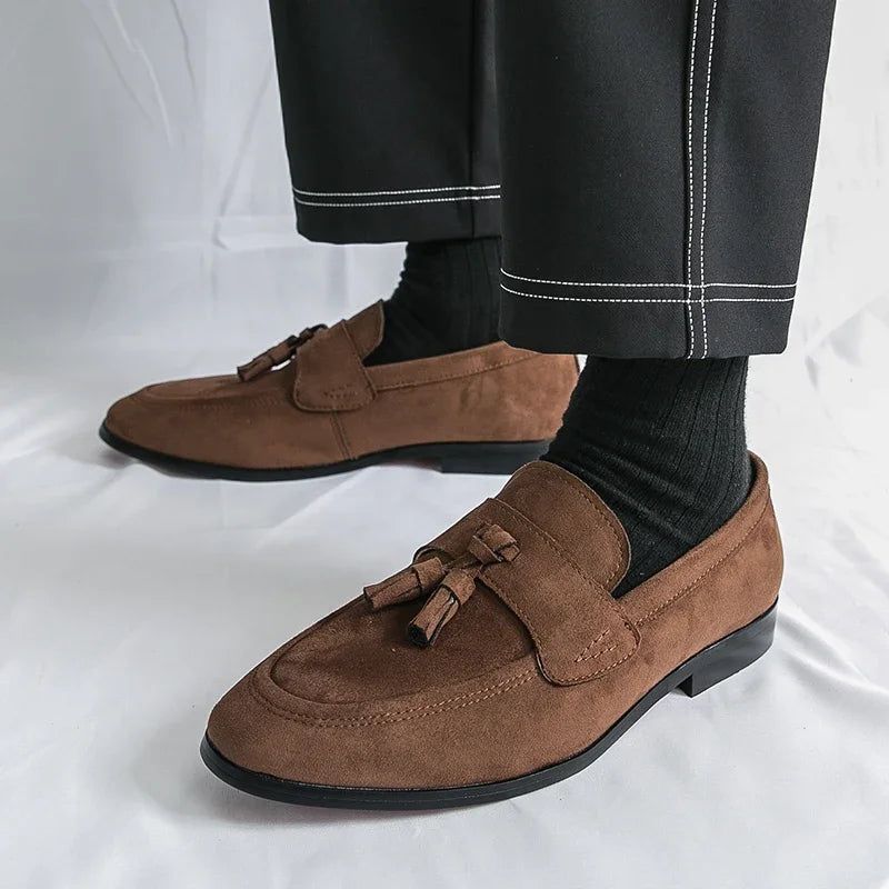 Mens Tassels Loafers Comfortable Suede Shoes Men Leather Low-heel Wedding Moccasins British Style Non-Slip Retro Driving Shoes