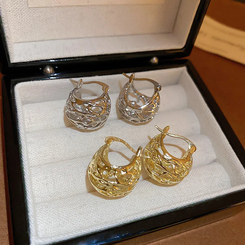 Gold Color Hollowed Hoop Earrings for Women Newly Designed Temperament Girl Fashion Dainty Ear Jewelry Wedding Party Accessories