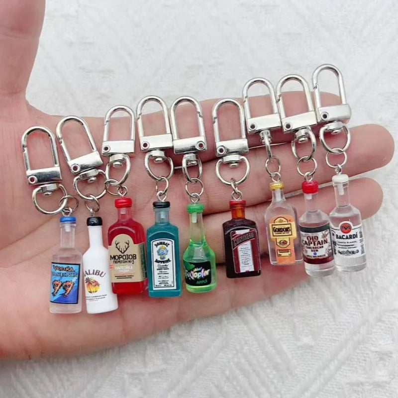 9pcs resin beer bottle shaped keychains - Colorful mini bottle shape with metal buckle, women's party gift novelty and creativit