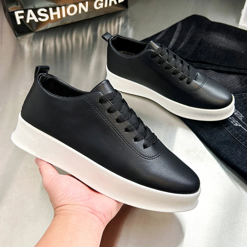 Zapatillas de hombre de moda con suela gruesa, negras y blancas, de cuero suave, zapatos informales de plataforma, zapatos deportivos para caminar, zapatos de trabajo ligeros