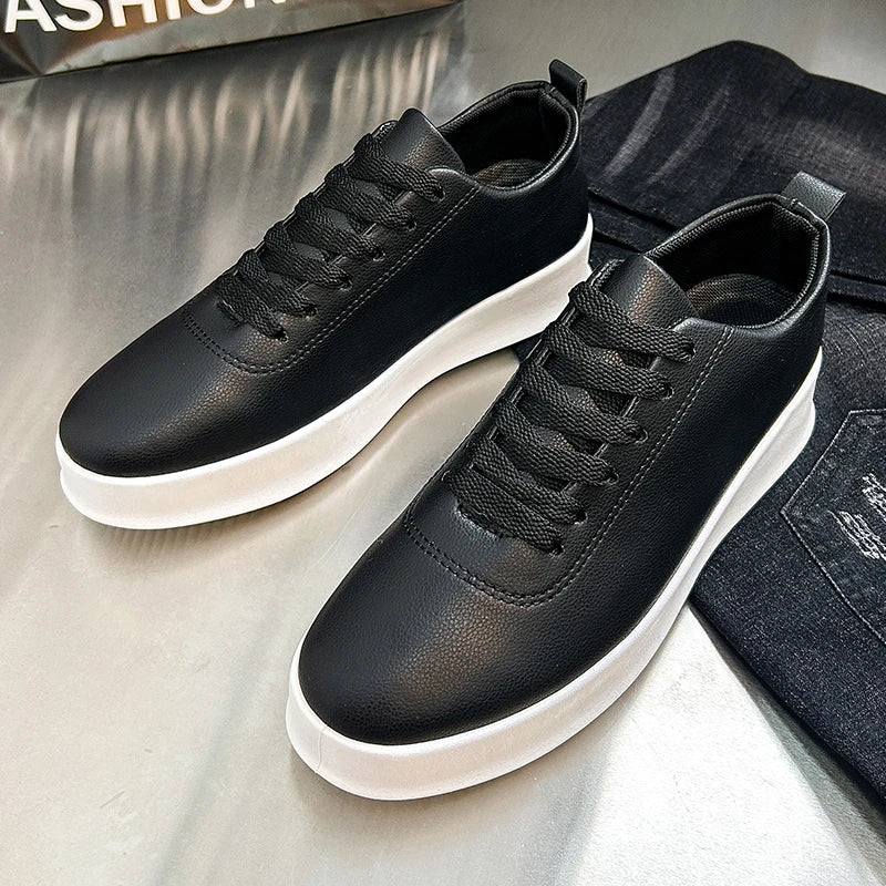 Zapatillas de hombre de moda con suela gruesa, negras y blancas, de cuero suave, zapatos informales de plataforma, zapatos deportivos para caminar, zapatos de trabajo ligeros