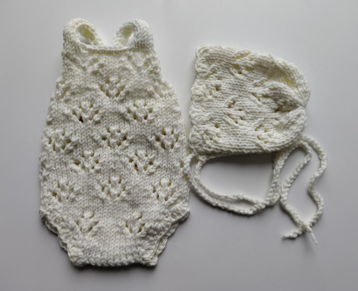 Neugeborenenfotografie Requisiten Blumenmuster Strampler und Hut Set