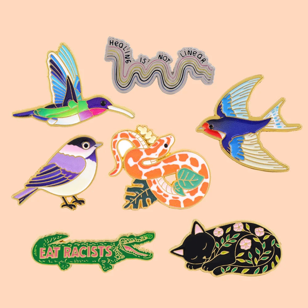 Flying Bird Crocodile Jewelry Pins for Backpacks Lapel Enamel Pins and Brooches Badge Bags Backpack Decoration Friend for Gifts