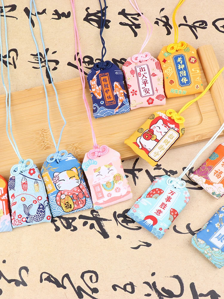 1 Stück Kindergeschenk Anhänger Neue Klassische Japanische Gebets-Kaiser-Amulett Omamori Glück Erfolg Arbeitsgott des Reichtums Kleiner Segenbeutel