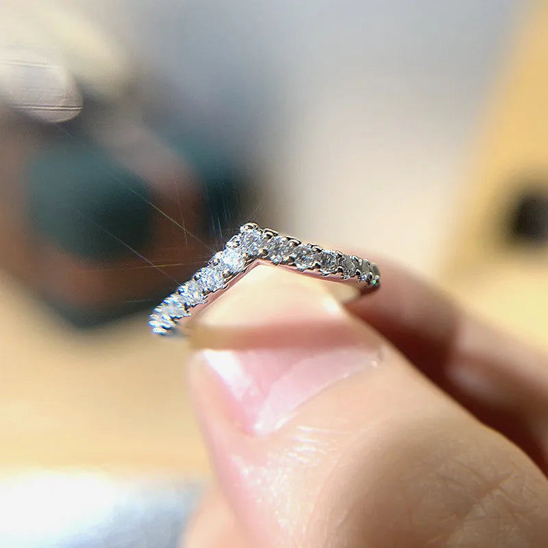 925 Sterling Silver V-Design Cubic Zirconia Ring for Women Elegant Bridal Wedding Party Accessory Female Finger Jewelry
