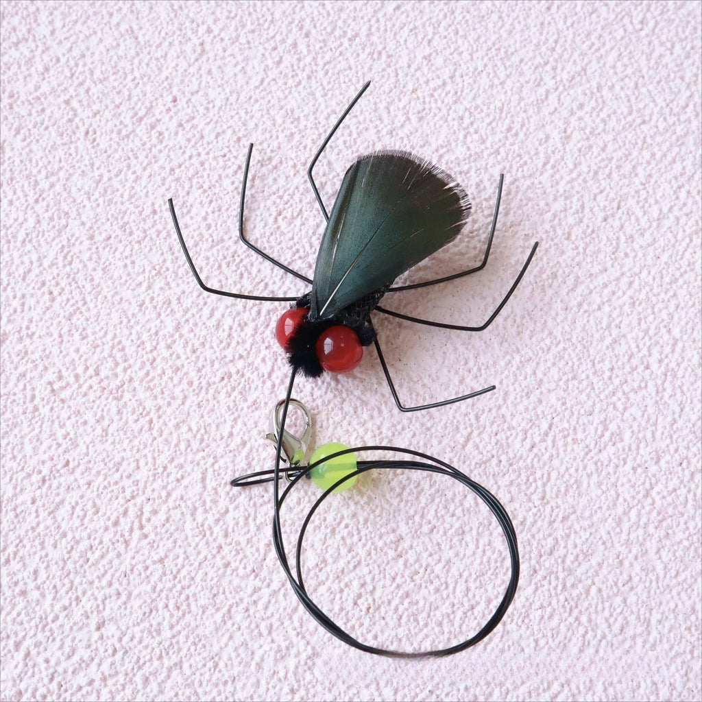 2pcs random color Simulation Small Flying Insects Replacement Accessories for Cat Teasers Toys Kitten Feather Toys Pet Supplies