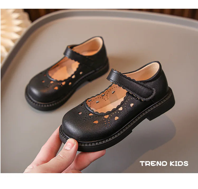 Zapatos de cuero para niña 2025 primavera otoño moda infantil Merceditas con recortes Corazón Princesa Dulces Zapatos de vestir para niños Suaves Elegantes