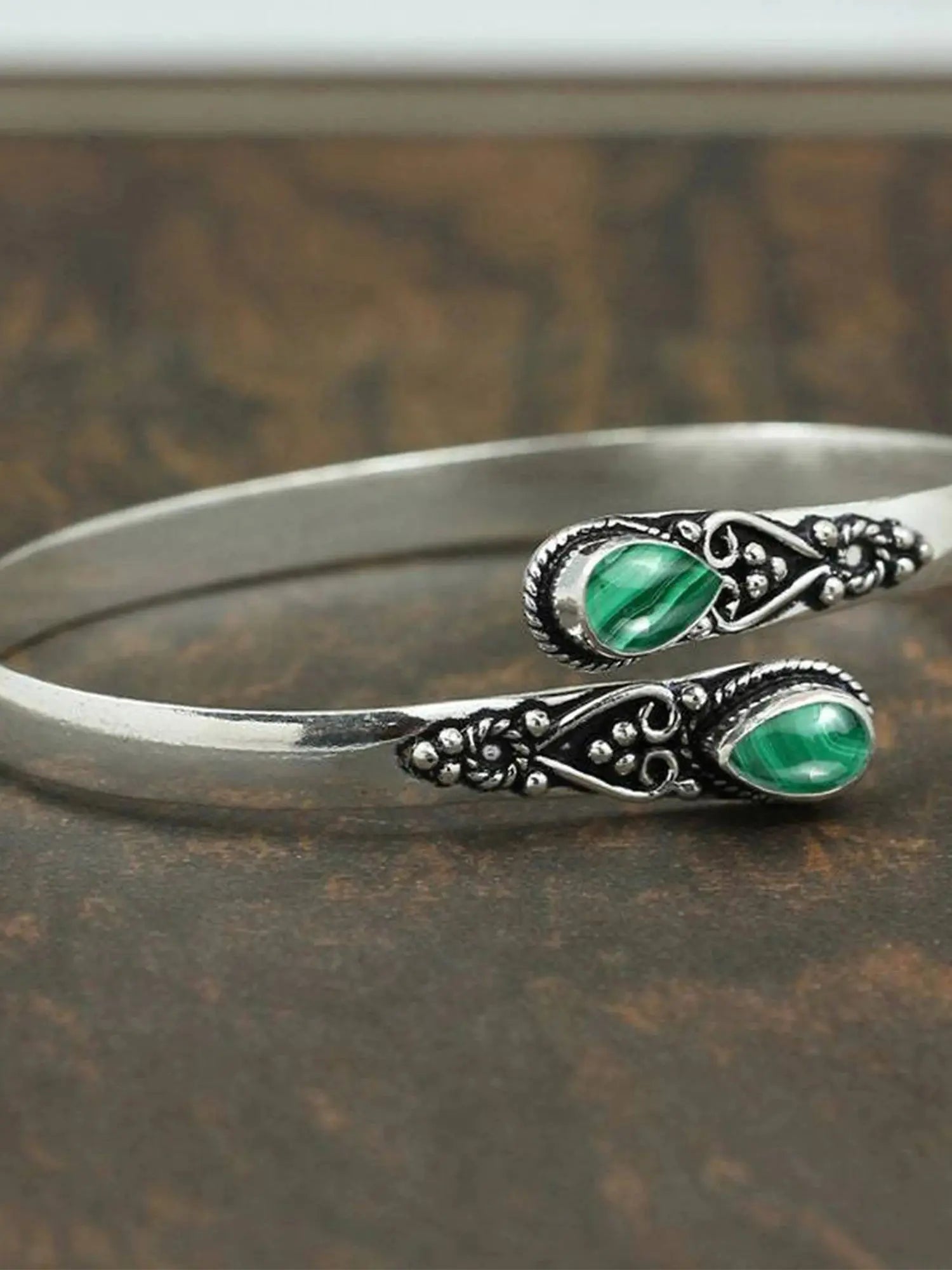 A fashionable retro inlaid imitation green agate water drop men and women adjustable open bracelet, bohemian style summer hundre