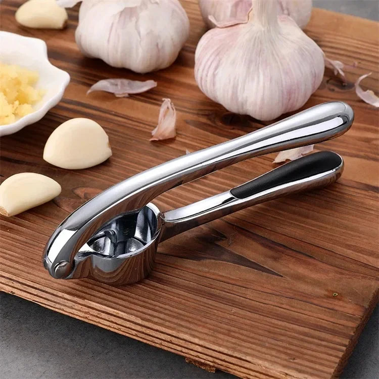 Stainless steel garlic crusher, garlic press, garlic grinder, easy pressing, convenient cleaning, kitchen utensil