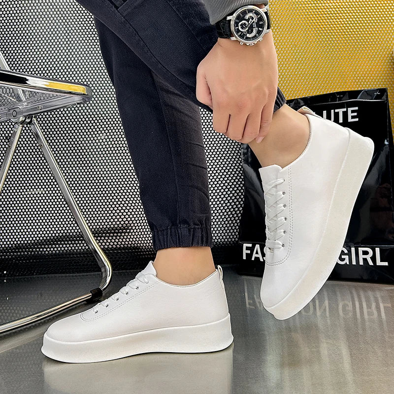 Zapatillas de hombre de moda con suela gruesa, negras y blancas, de cuero suave, zapatos informales de plataforma, zapatos deportivos para caminar, zapatos de trabajo ligeros