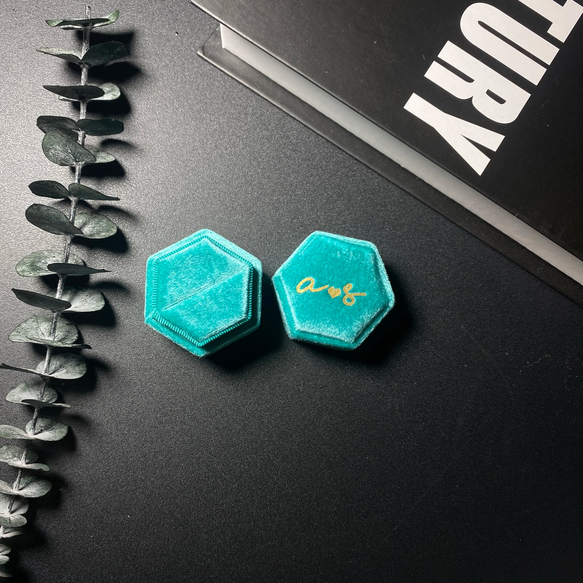 Customized Hexagonal Velvet Ring Box Wedding Engagement Gift Single/Double Ring Storage Box Display Stand Velvet Elegant Retro