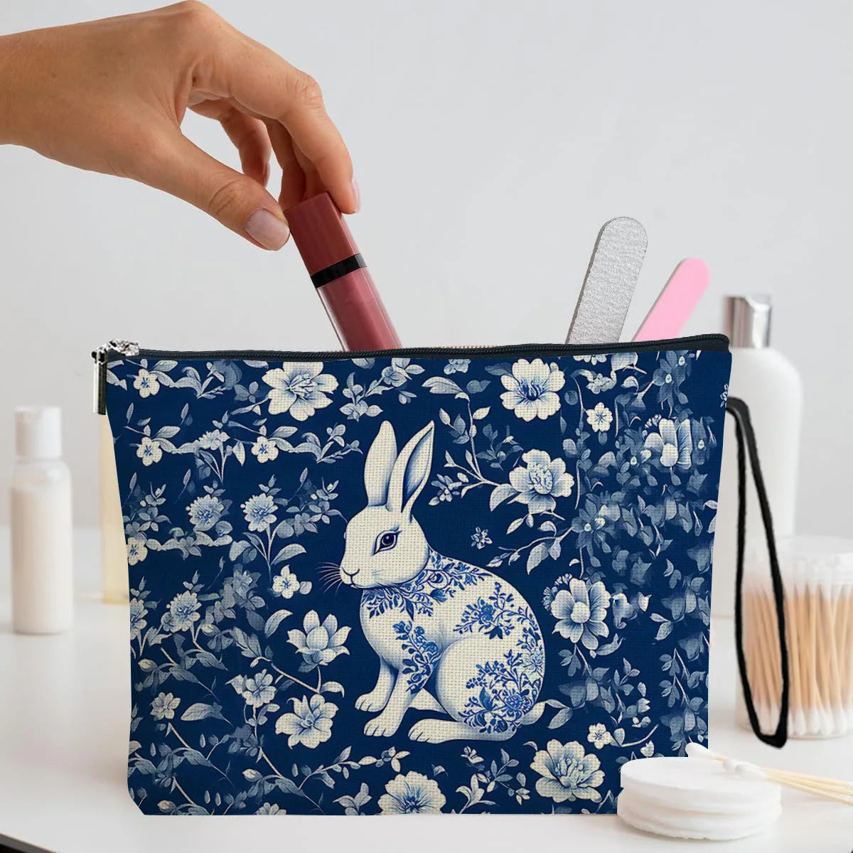 Vintage Kosmetiktasche mit blauem Blumen-Hasen-Print für Lippenstifte, modische Make-up-Tasche für Damen, tragbare Kosmetiktasche
