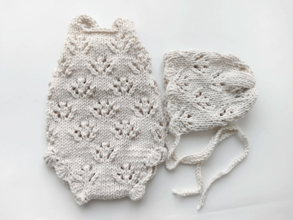 Neugeborenenfotografie Requisiten Blumenmuster Strampler und Hut Set