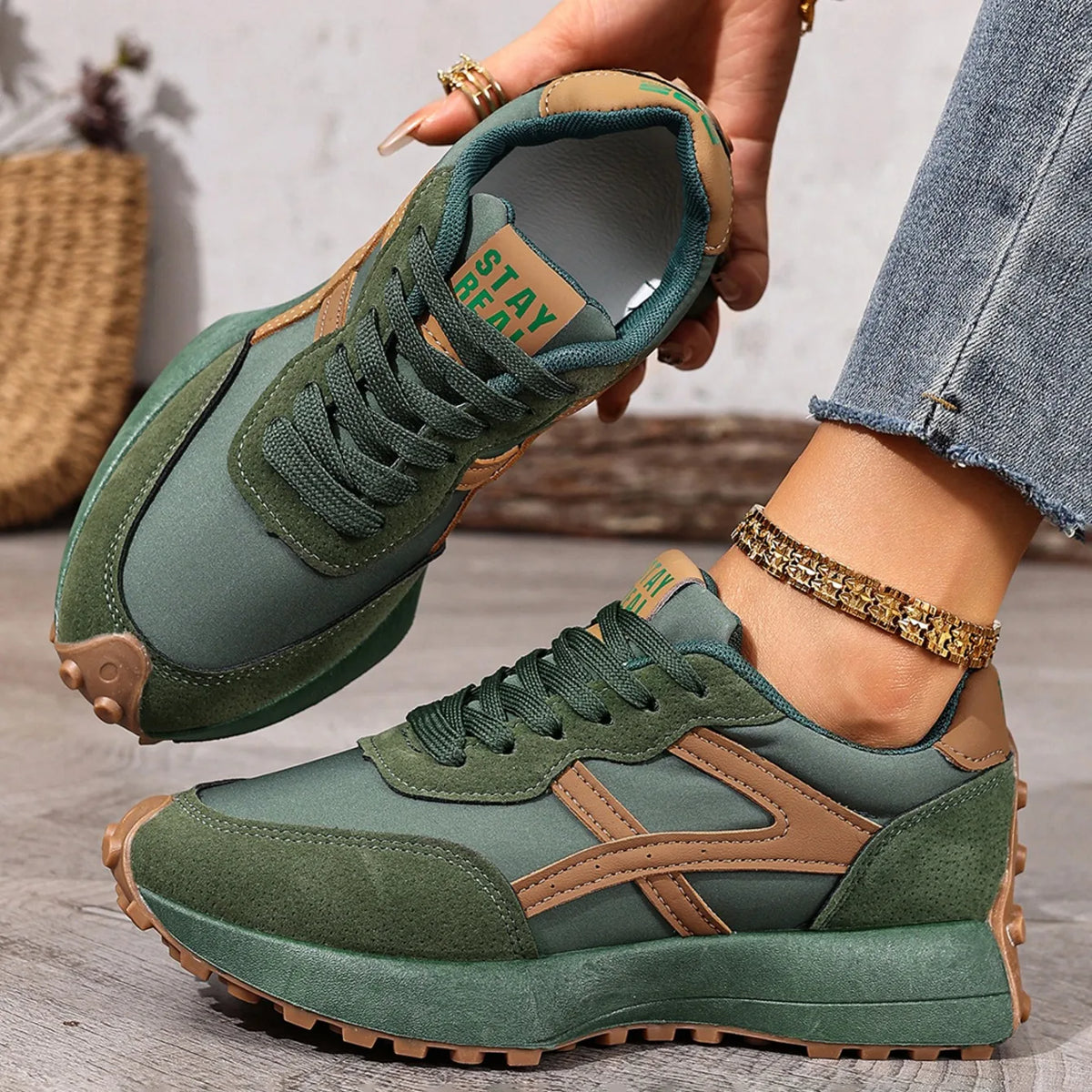2025 New Women Sneakers Leisure Running Leather Shoes Fashion Designer Sneakers Women Luxury Platform Sports Shoes for Women
