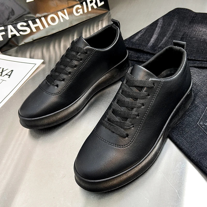 Zapatillas de hombre de moda con suela gruesa, negras y blancas, de cuero suave, zapatos informales de plataforma, zapatos deportivos para caminar, zapatos de trabajo ligeros