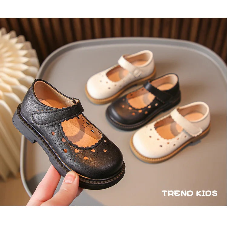 Zapatos de cuero para niña 2025 primavera otoño moda infantil Merceditas con recortes Corazón Princesa Dulces Zapatos de vestir para niños Suaves Elegantes