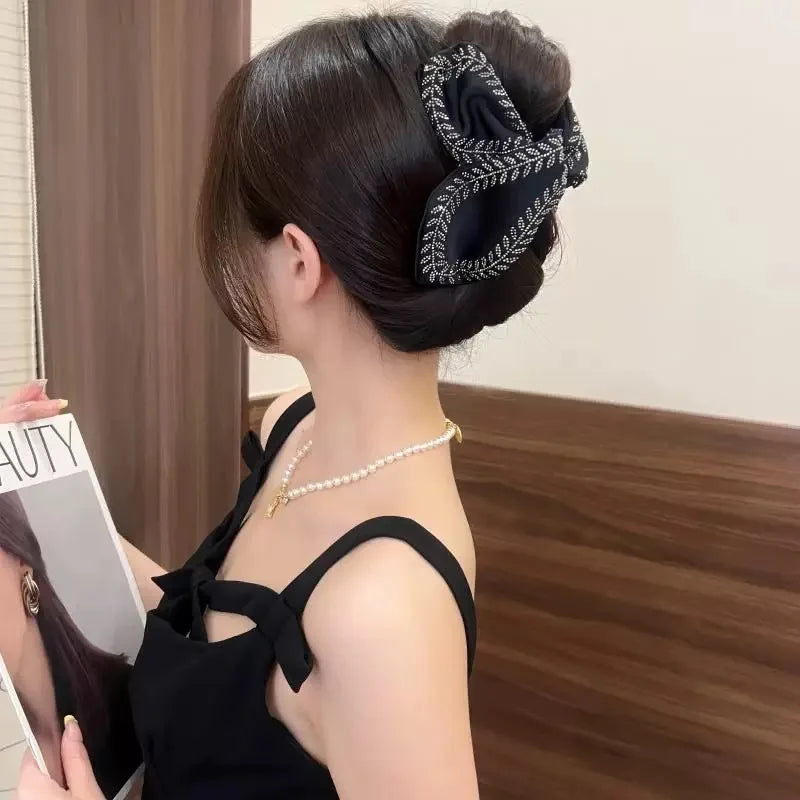 Small niche design, blade, wheat ear, shark clip, high-end sparkling diamond temperament, back of the head grip clip, large hair