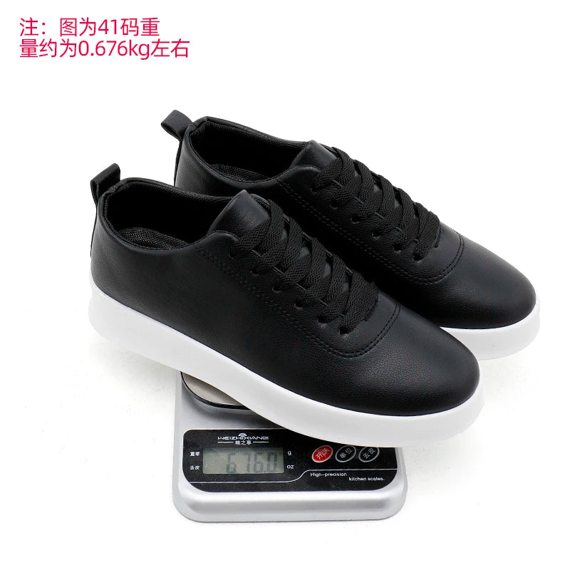 Zapatillas de hombre de moda con suela gruesa, negras y blancas, de cuero suave, zapatos informales de plataforma, zapatos deportivos para caminar, zapatos de trabajo ligeros