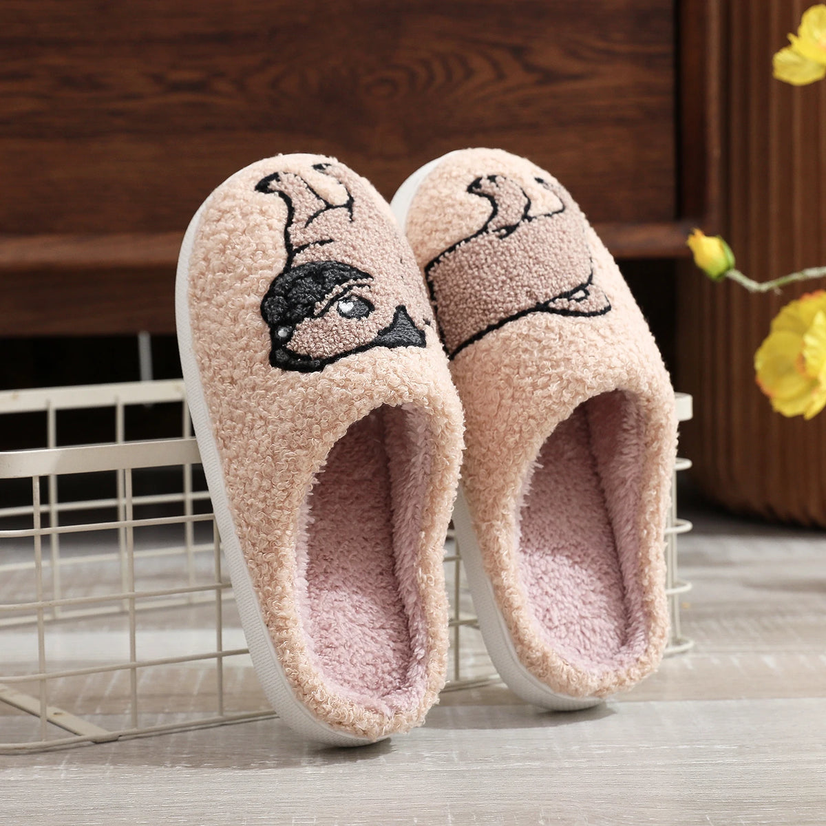 Shark Pattern Embroidery stuffed Home Platform Cozy Fur Slippers Black Warm Non-slip Indoor Slippers Couple Men Women Wearable casual Slippers