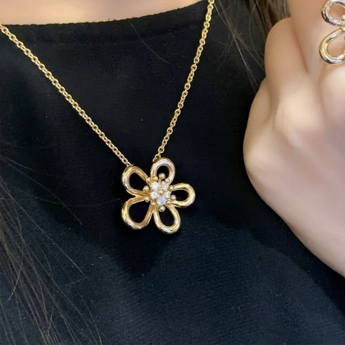 Statement Floral Pendant Necklace for Women, Elegant Large Flower Zircon Accent Choker for Party,Gift, Sparkling Fashion Jewelry