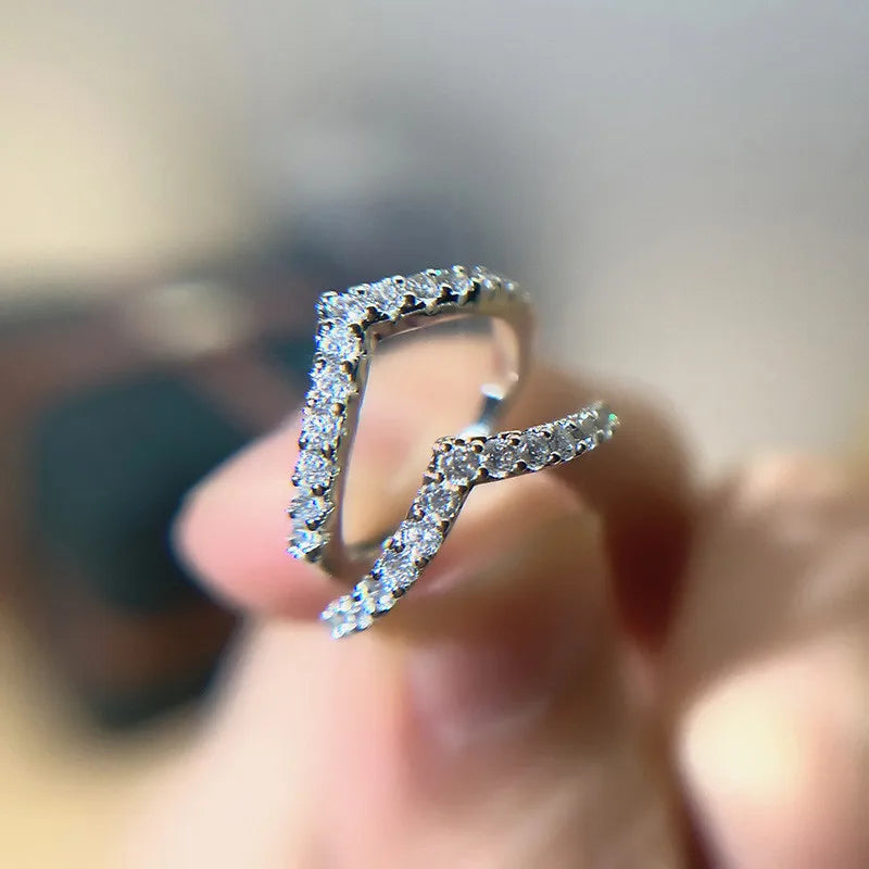 925 Sterling Silver V-Design Cubic Zirconia Ring for Women Elegant Bridal Wedding Party Accessory Female Finger Jewelry