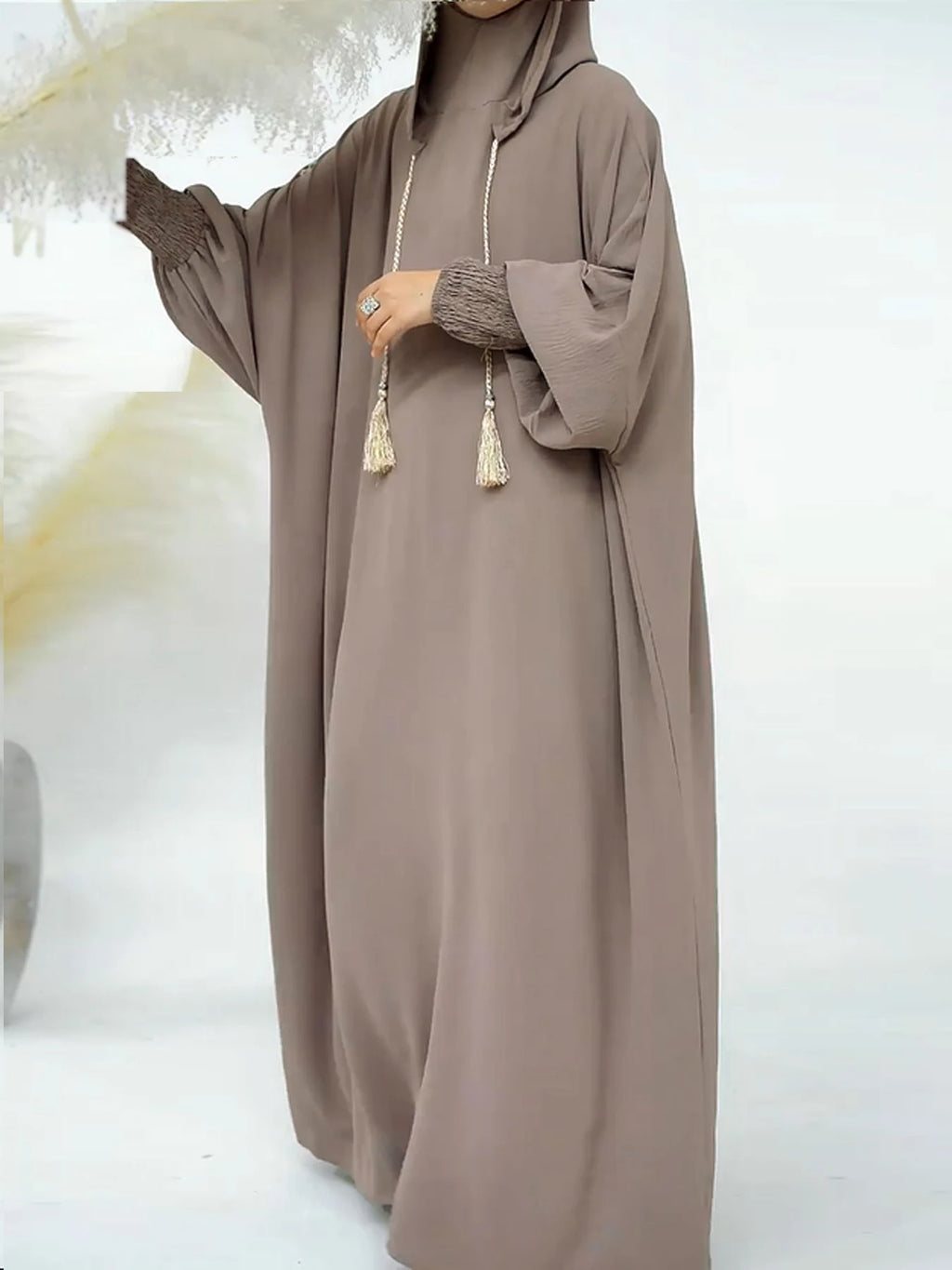 Women Tassel Abayas Muslim Ramadan Prayer Clothing With Hooded Jalaba Solid Casual Batwing Sleeve Arab Oriental Robe Eid Djellab