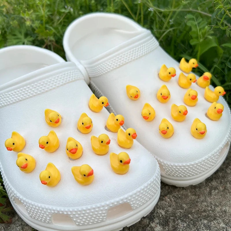 New Whole Set Hot Sale DIY Hole Shoes Charms for Little Yellow Duck Charms Designer Quality Garden Shoe Decoration Girl Gift