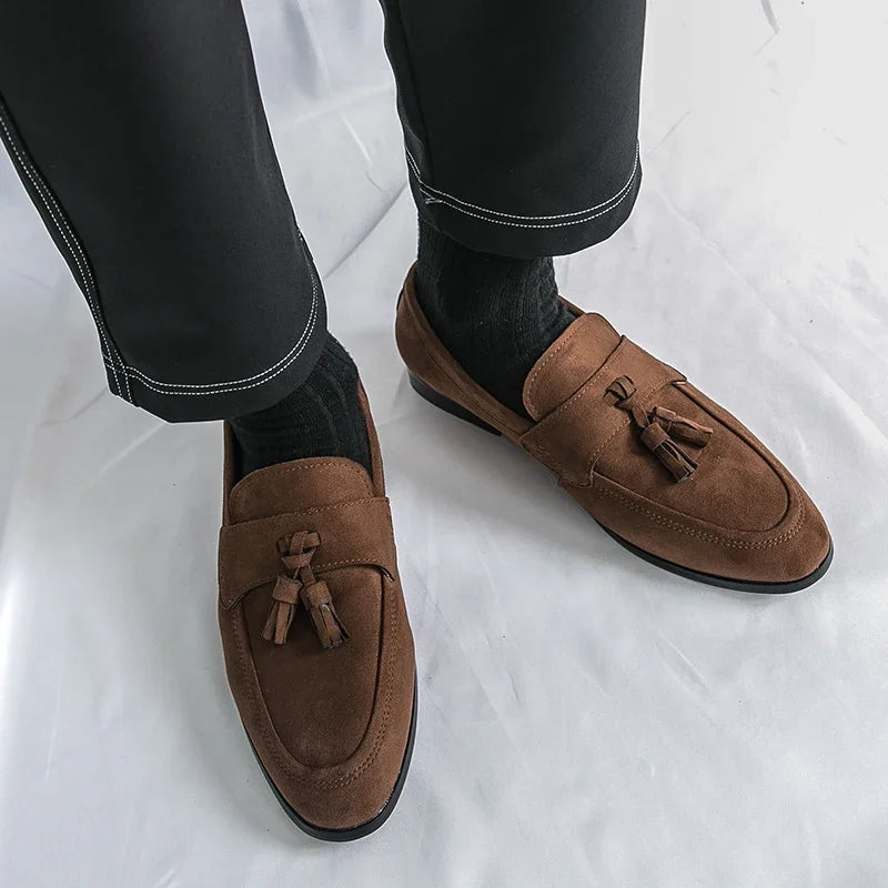 Mens Tassels Loafers Comfortable Suede Shoes Men Leather Low-heel Wedding Moccasins British Style Non-Slip Retro Driving Shoes