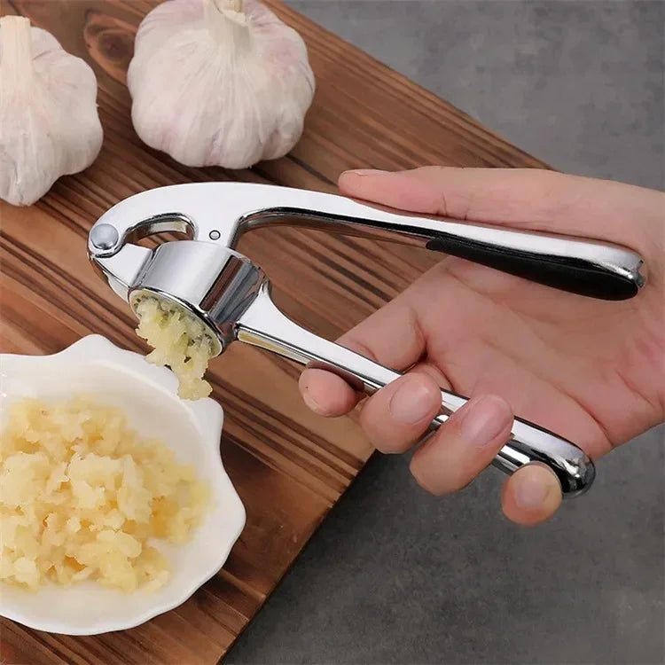 Stainless steel garlic crusher, garlic press, garlic grinder, easy pressing, convenient cleaning, kitchen utensil