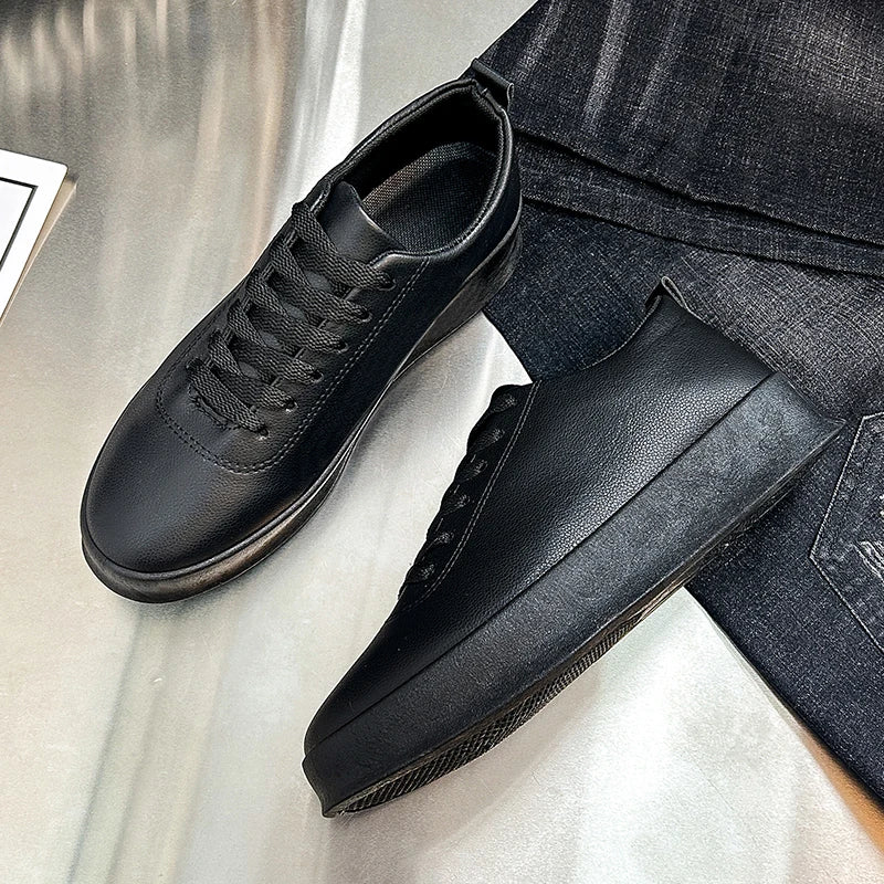 Zapatillas de hombre de moda con suela gruesa, negras y blancas, de cuero suave, zapatos informales de plataforma, zapatos deportivos para caminar, zapatos de trabajo ligeros