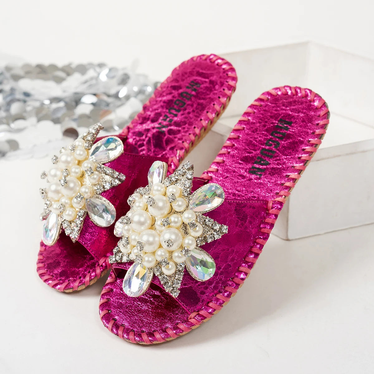 Aphixta New Gold Crystal Flower Slippers Women Summer Round Toe Shoes Outdoor Flat Heel Bling Slides Big Size43 Luxury Flip Flop