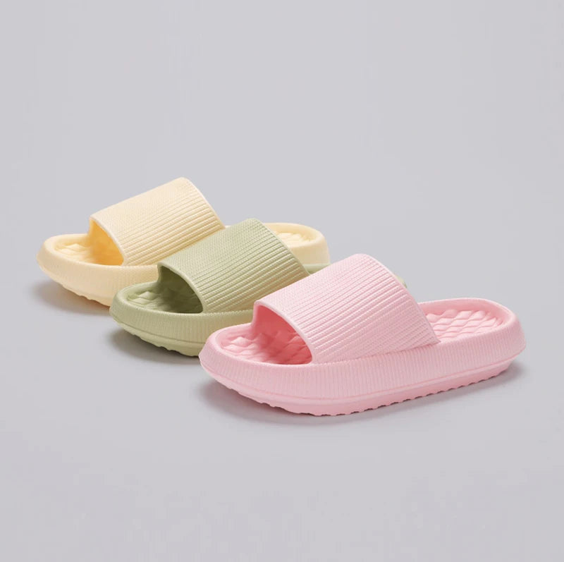 Thick Bottom Cloud Slippers Women Summer 2024 Lightweight Soft Sole Platform Sandals Woman Casual Non-slip Beach Shoes Slides
