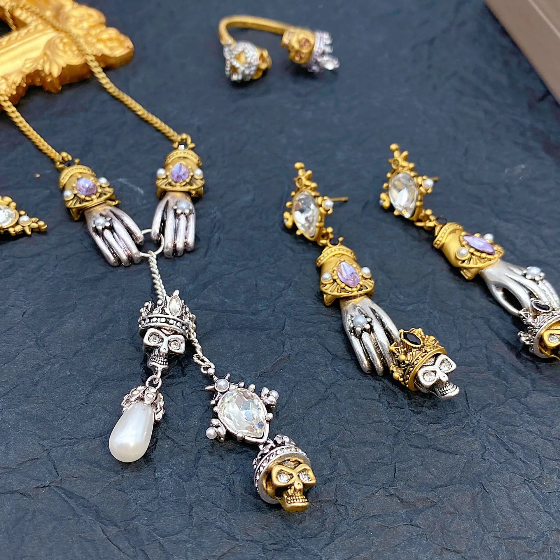 Retro Handheld Skull Earrings Designer Bronze Ghost Hand Exaggerated Earrings Set Ring Necklace Jewelry